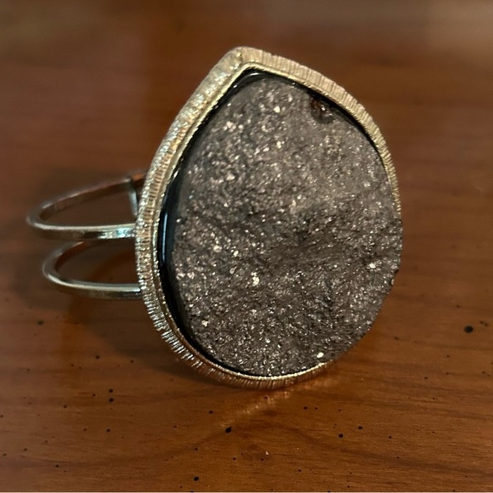 Chunky silver tone and black statement spring-cuff bracelet good condition